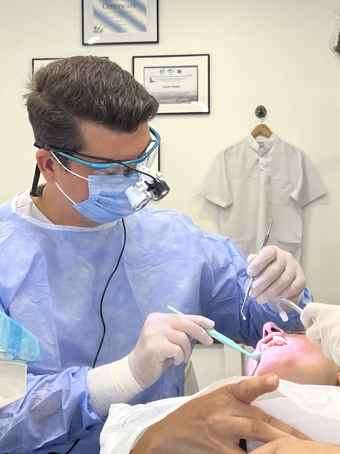 Dental Care Klinik'te hasta tedavisi